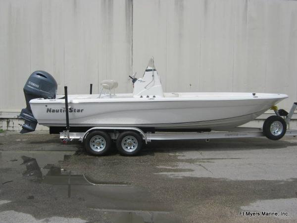 2017 NauticStar 2200 Sport