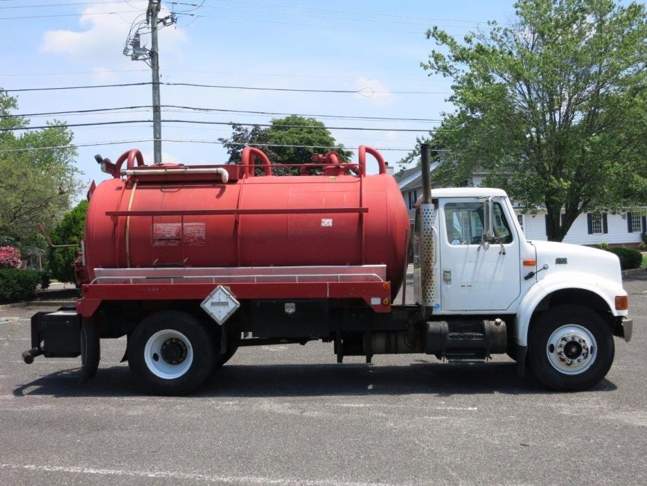 2002 International 4900  Septic