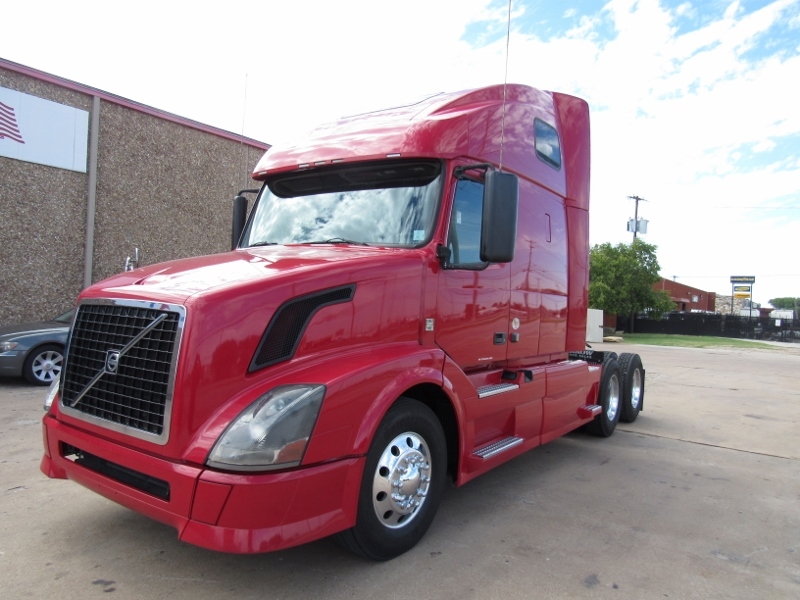 2011 Volvo Vnl670  Conventional - Sleeper Truck