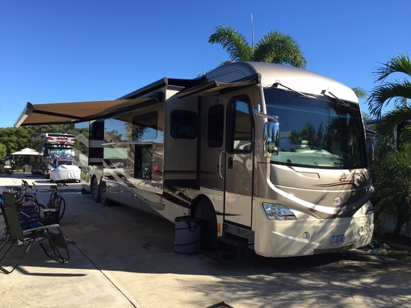 2012 American Coach REVOLUTION 42W