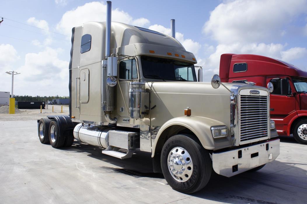 2007 Freightliner Classic  Conventional - Sleeper Truck