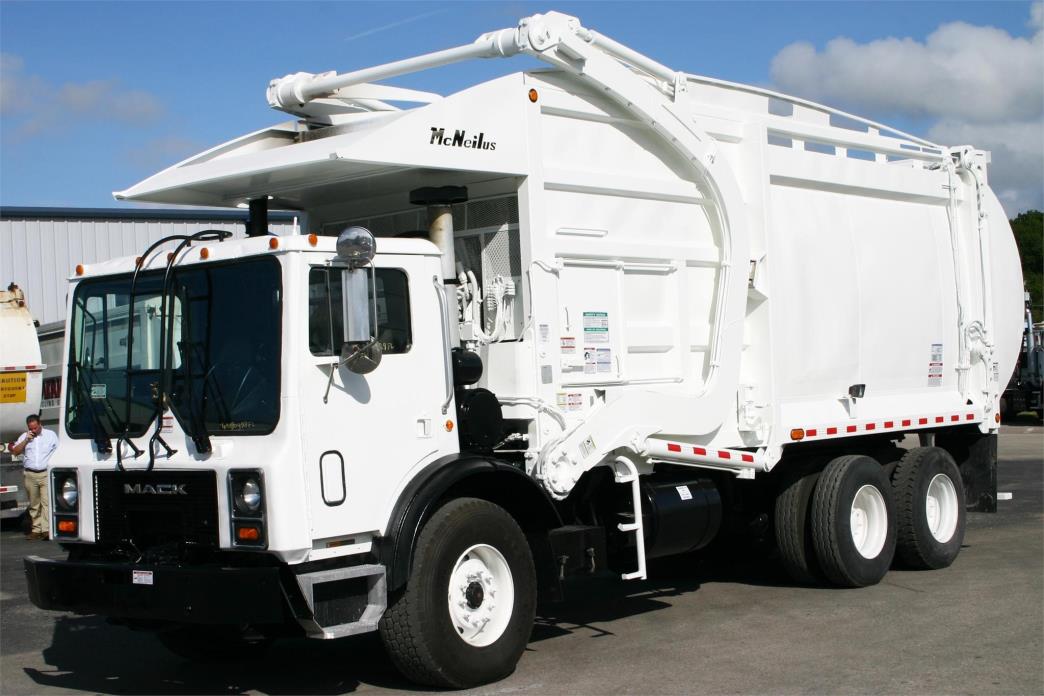 2001 Mack Mr690  Garbage Truck