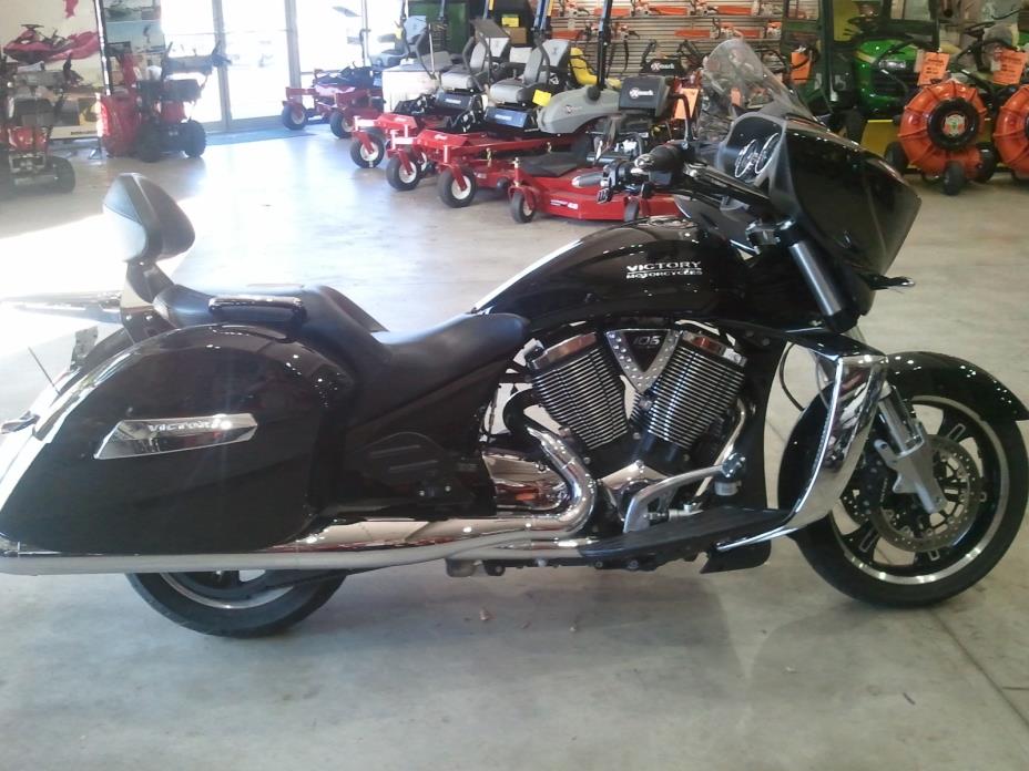 2012 Victory Cross Country - BOOK VALUE $12930 O