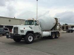 2003 Mack Dm690  Mixer Truck