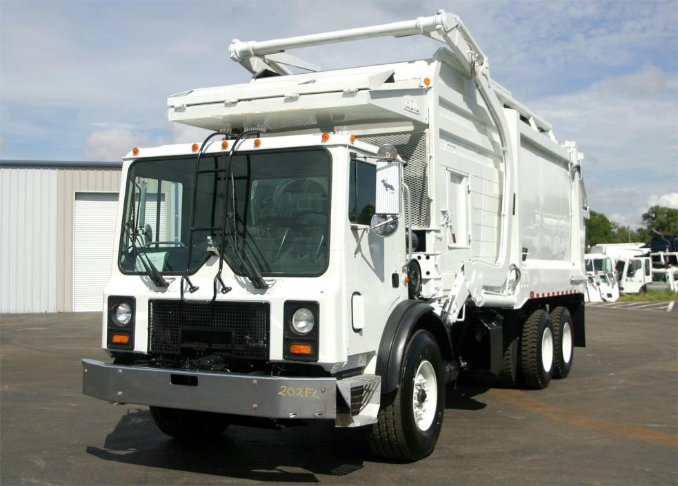 2005 Mack Mr6  Garbage Truck