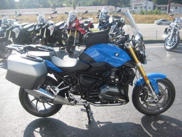 2016 BMW R1200R LOADED WITH ONLY 700 MILES!