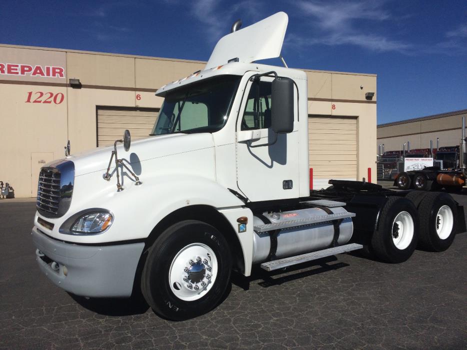2005 Freightliner Columbia Cl12064st  Conventional - Day Cab