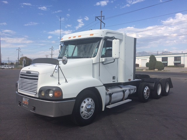2001 Freightliner Century Class  Conventional - Day Cab