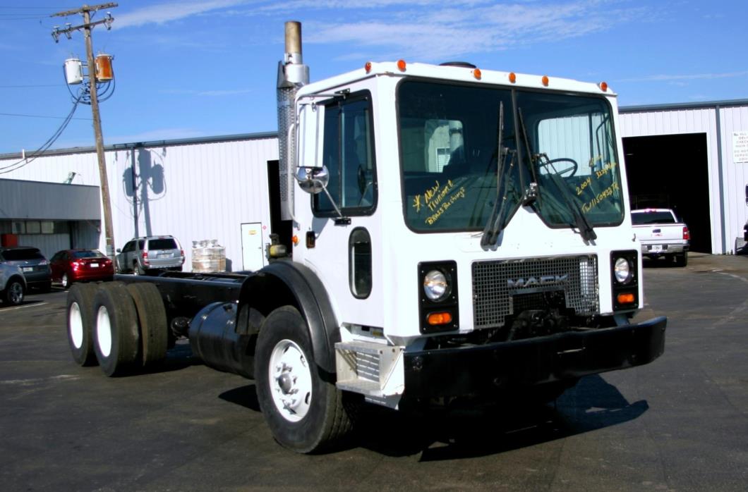 2004 Mack Mr600  Cab Chassis