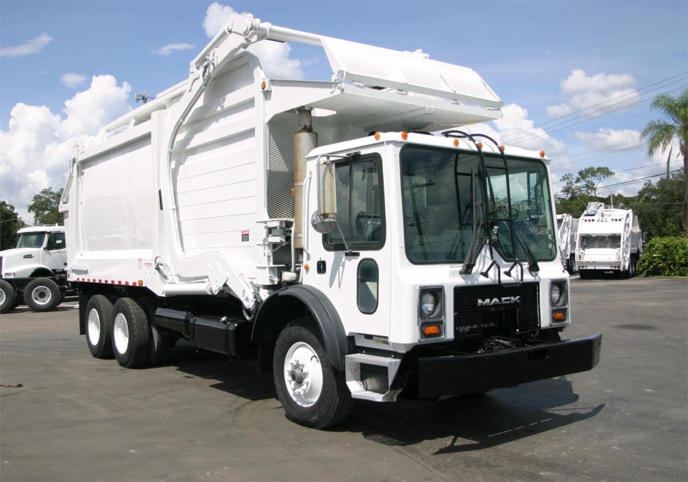 2002 Mack Mr690  Garbage Truck