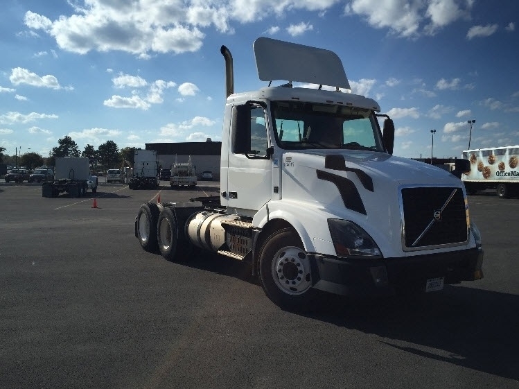 2012 Volvo Vnl64t300  Conventional - Day Cab