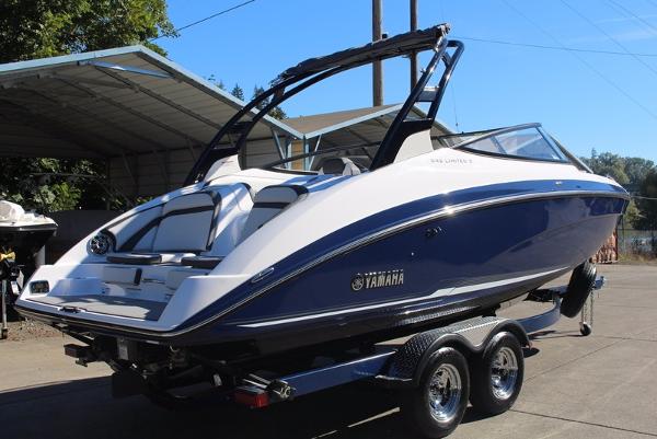 2017 Yamaha Marine 242 Limited S