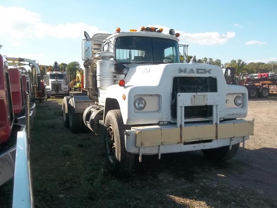 1987 Mack R688st  Conventional - Day Cab