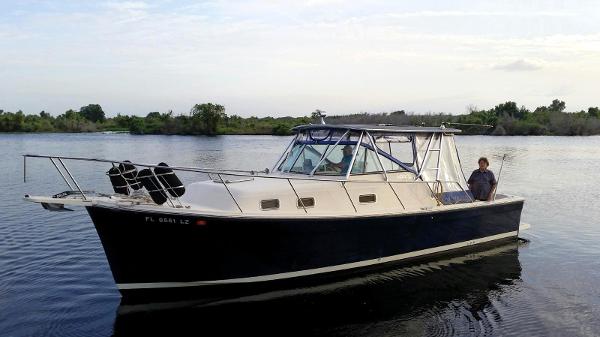 2003 Mainship 30 Pilot II Rigid Bimini