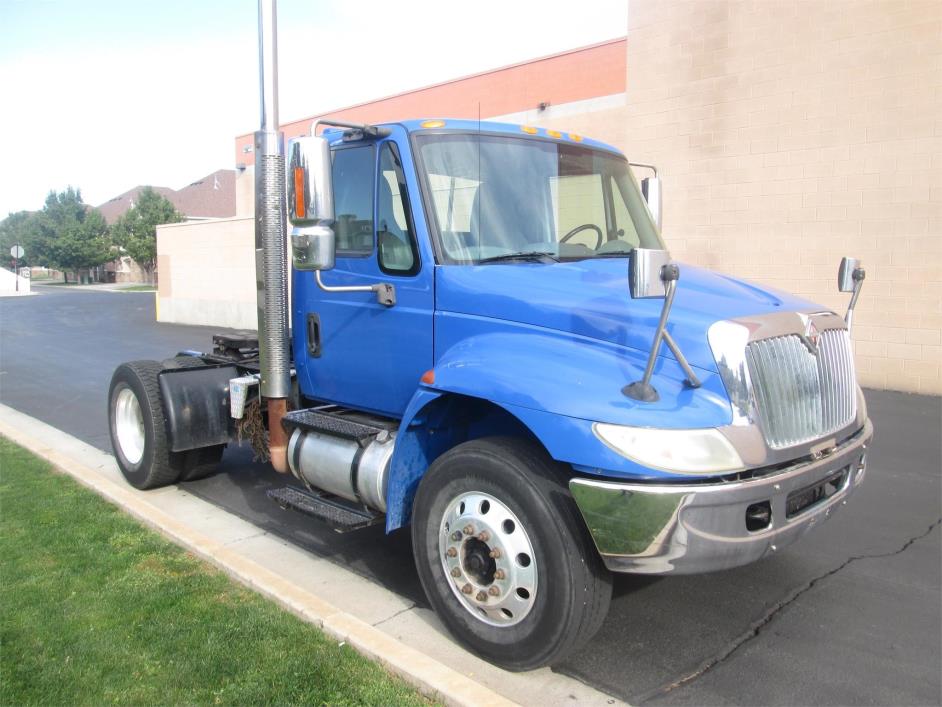 2004 International 4400  Conventional - Day Cab