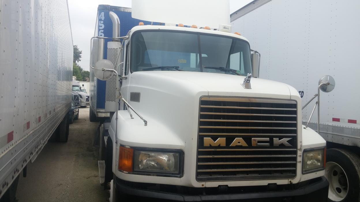 1999 Mack Ch612  Cabover Truck - COE