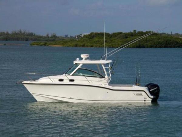 2017 Boston Whaler 315 Conquest