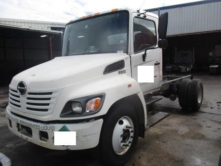 2005 Hino 338  Conventional - Day Cab