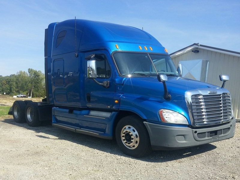 2012 Freightliner Cascadia Double Bunk Med  Conventional - Sleeper Truck