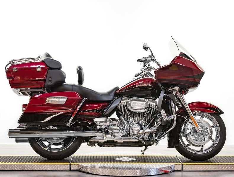 2011 Harley-Davidson FLTRUSE - CVO Road Glide Ultra