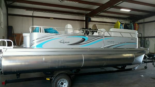 2017 APEX MARINE QWEST LS 820 LANAI