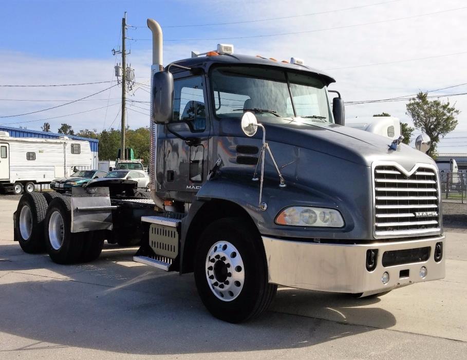 2009 Mack Cxu613  Conventional - Day Cab