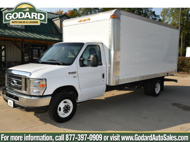 2013 Ford Econoline Commercial Cutaway  Box Truck - Straight Truck