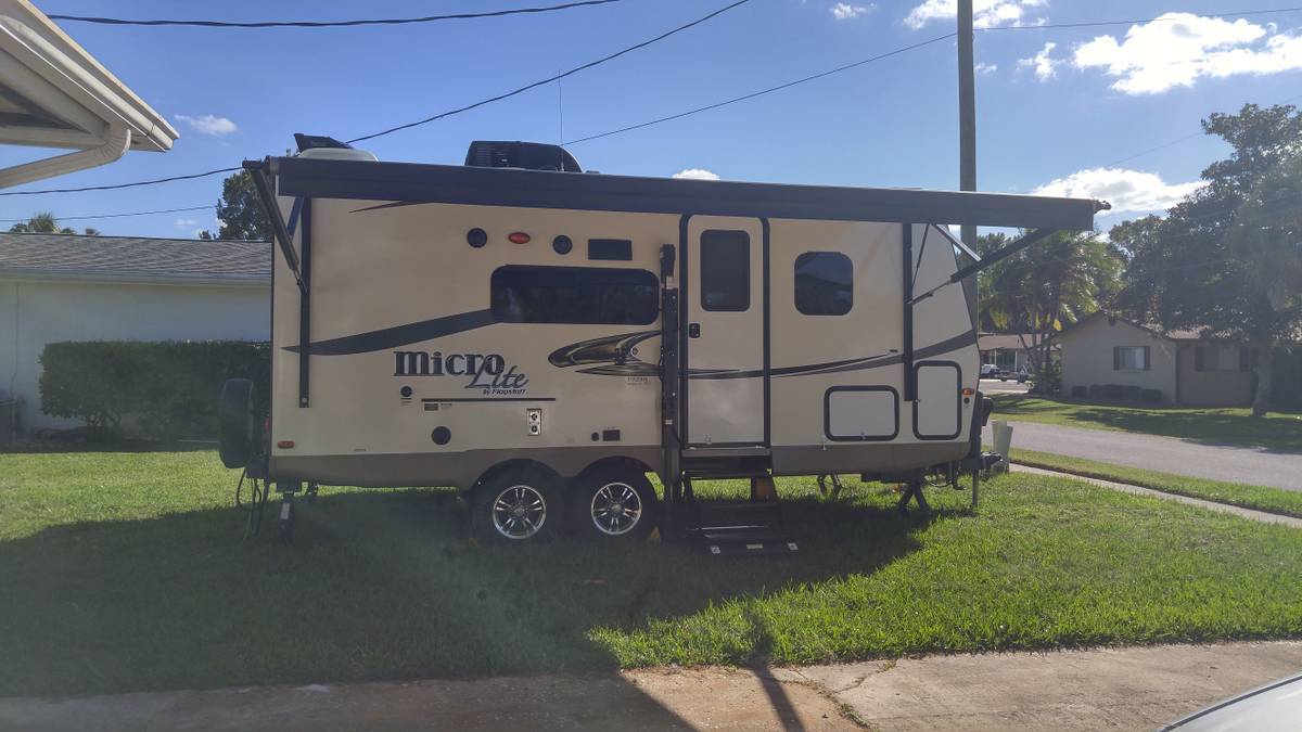 2015 Forest River FLAGSTAFF MICRO LITE 21DS
