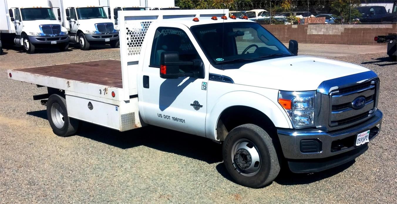 2015 Ford F350 Xlt  Flatbed Truck