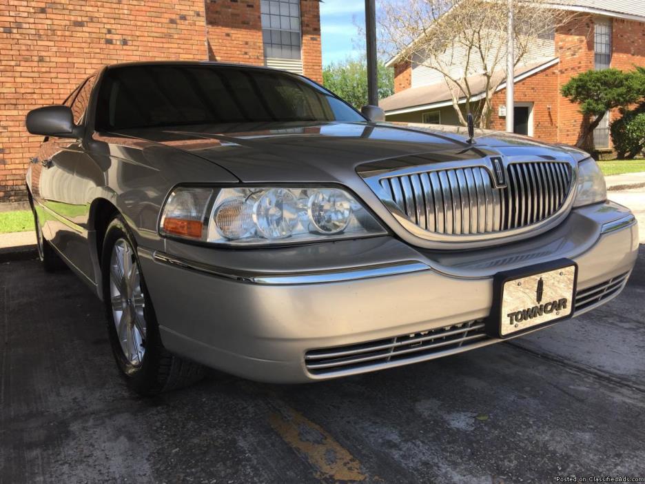 2011 Lincoln TownCar Signature Limited