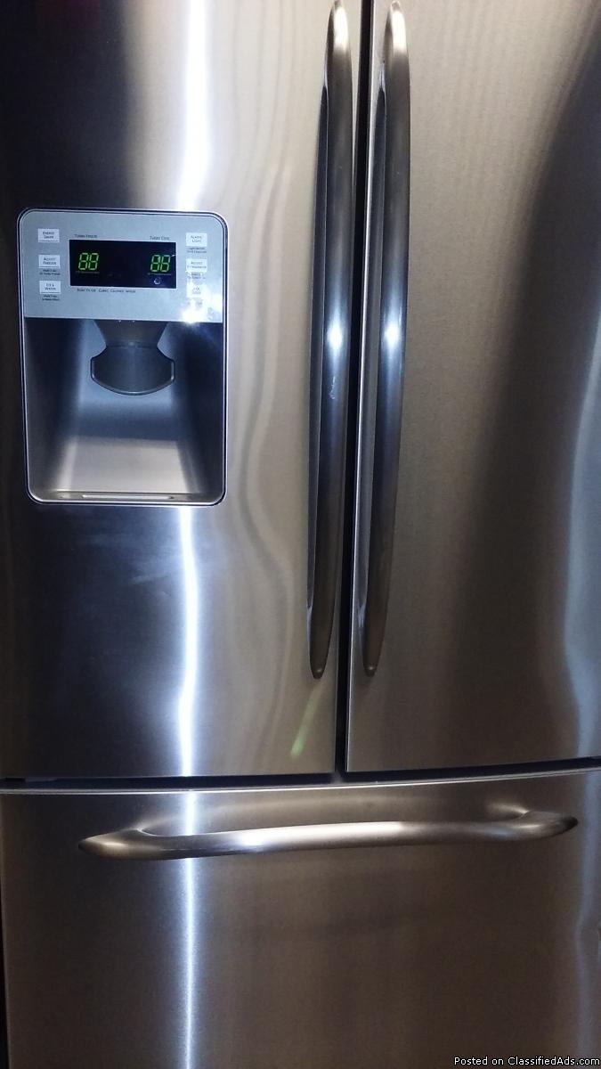 Like New GE Profile Stainless Steel French Door Refrigerator with Ice/Water in...
