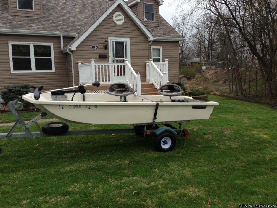 Boat Tri Hull 12'