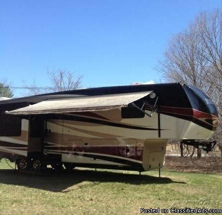 2012 Redwood Residential Four-Season For Sale in Foster, Rhode Island  02825