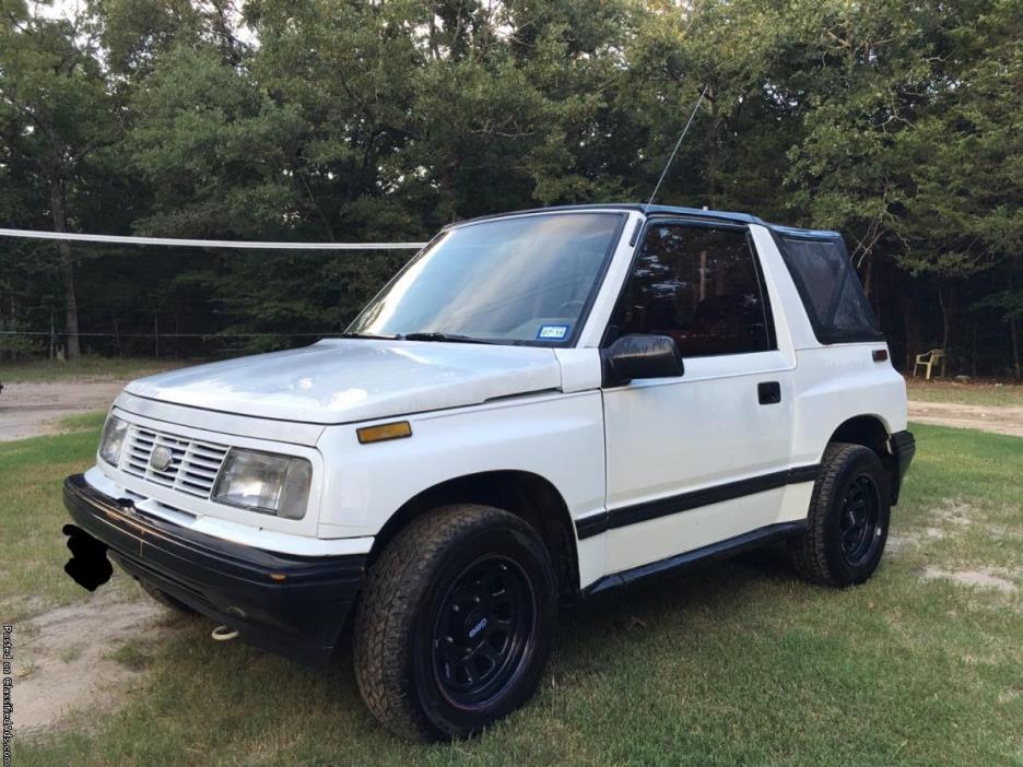 Geo Tracker, Cold A/C, 5 Speed, soft top