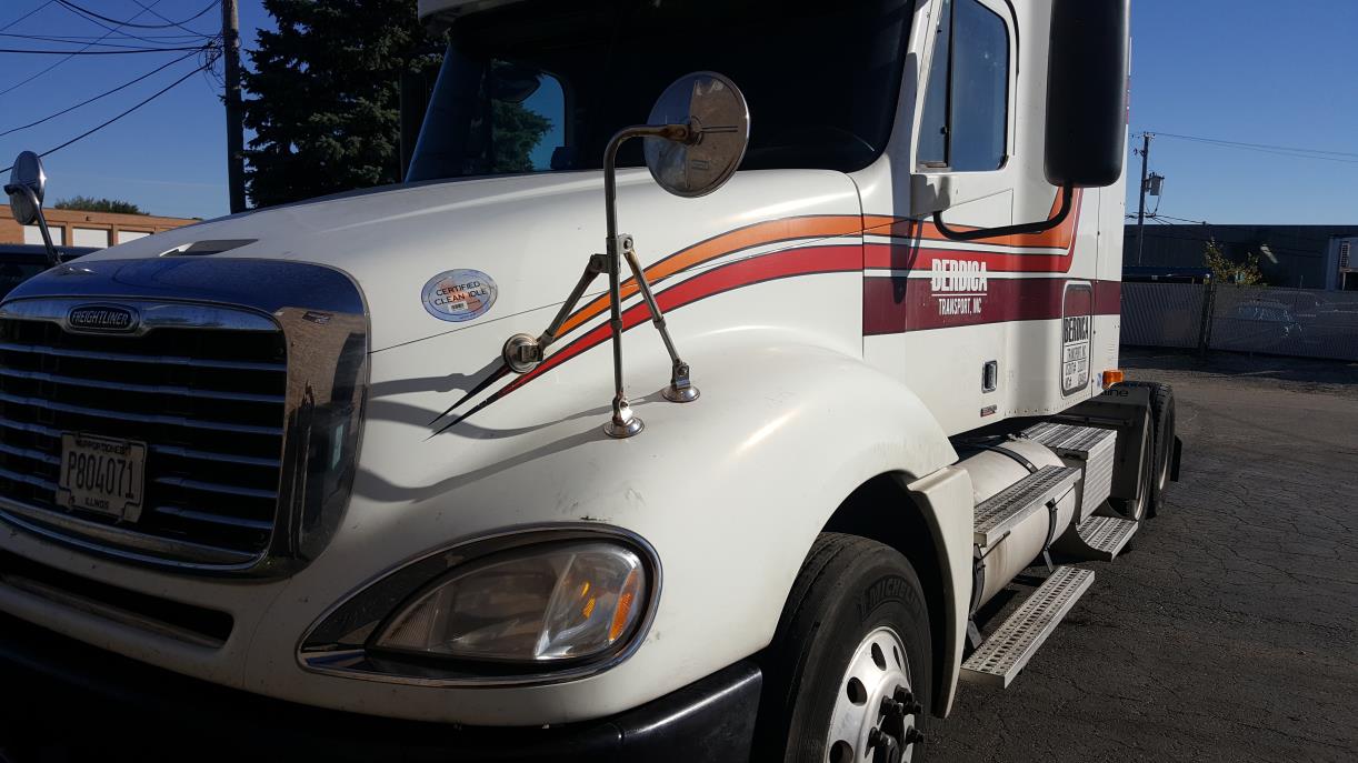 2010 Freightliner Columbia Cl12064st  Conventional - Sleeper Truck