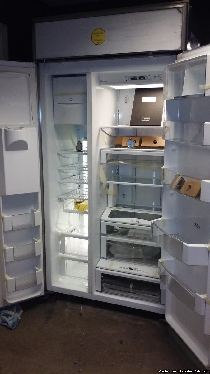 GE Monogram 42 inch Built-in refrigerator (Panel Ready) Retails $7999, 2