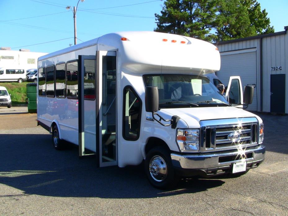 2013 Ford E-Series  Bus