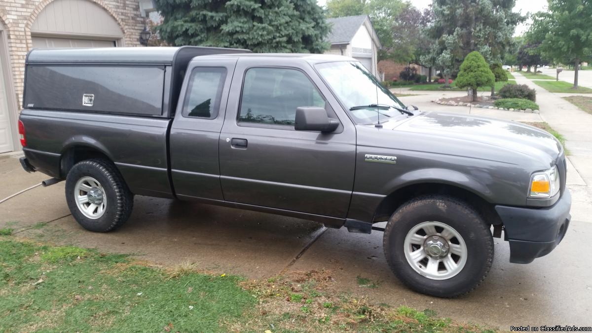 2010 Ford ranger 4 x 4 Extended cab w/ tool cap and hitch 29k miles