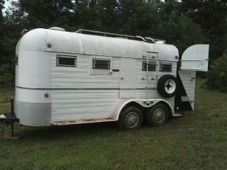 1982 bumper pulled two horse trailer with dressing room
