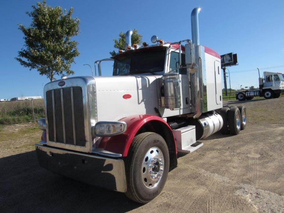 2013 Peterbilt 388  Conventional - Sleeper Truck