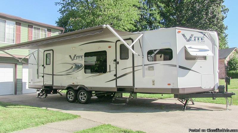 2015 Forest River Flagstaff V-Lite 30WFKS travel trailer, Louisville KY.
