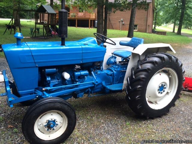 Extremely clean 1974 Ford 3000 Tractor