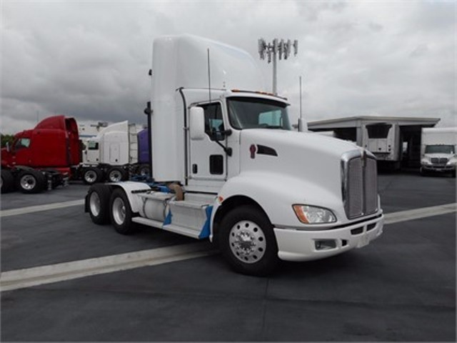 2011 Kenworth T660  Conventional - Day Cab