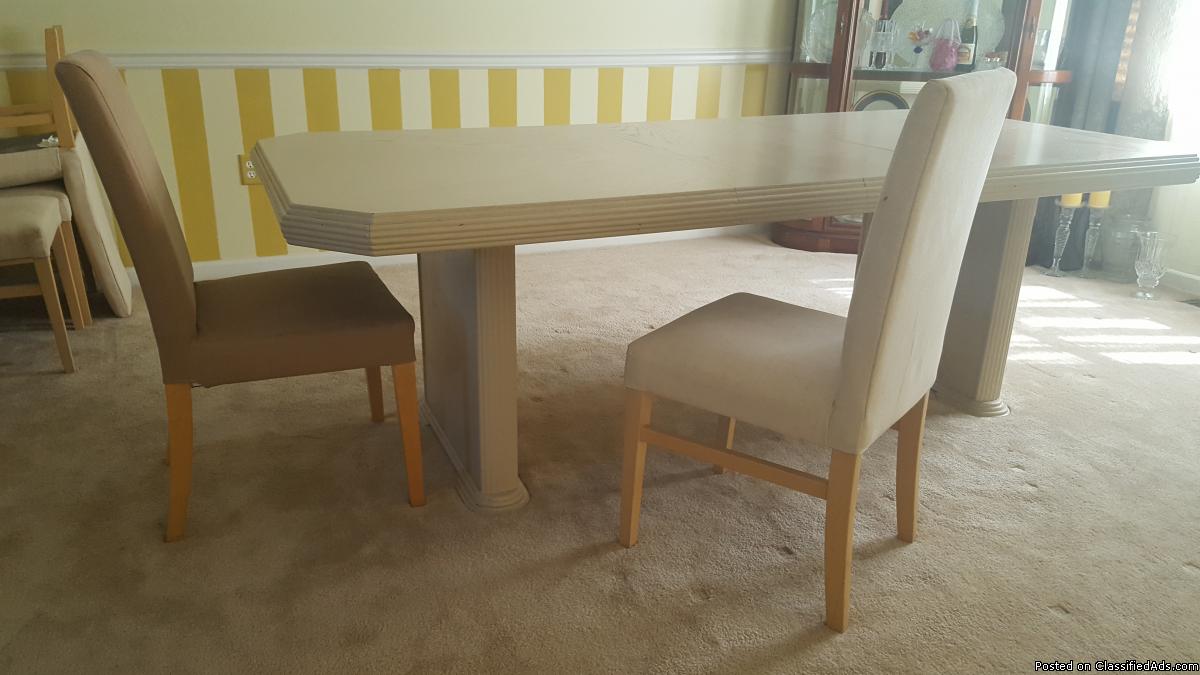 Diningroom table and 6 chairs, 1
