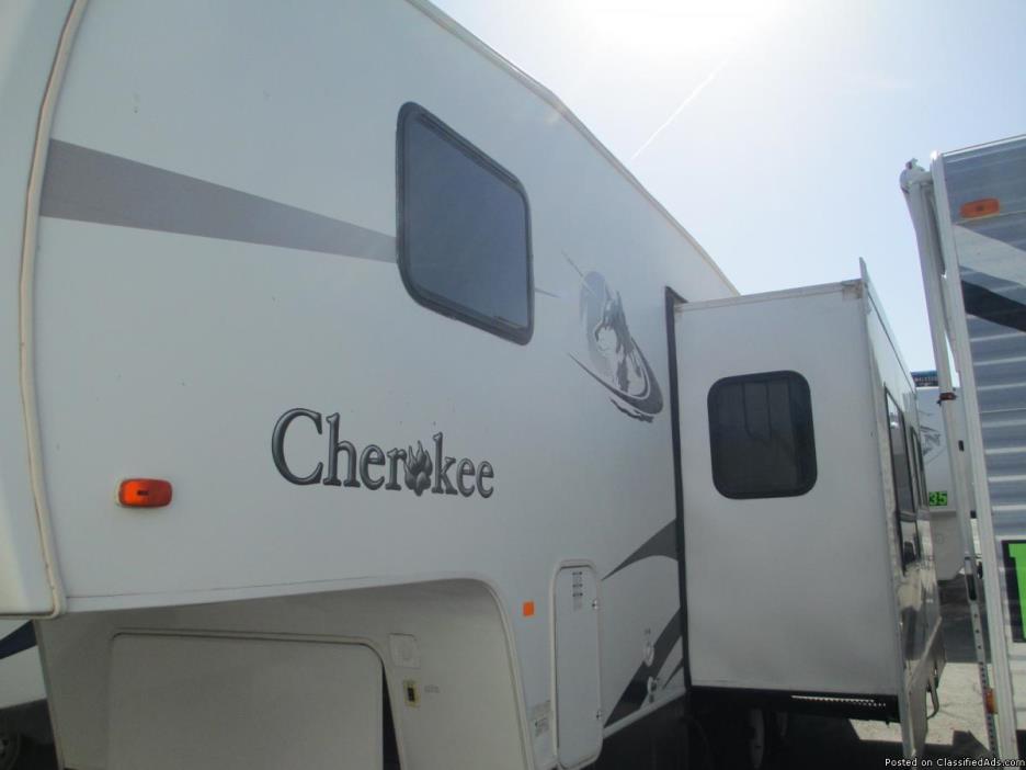 2006 Forest river Cherokee Lite Fifth-wheel, Slide-out !