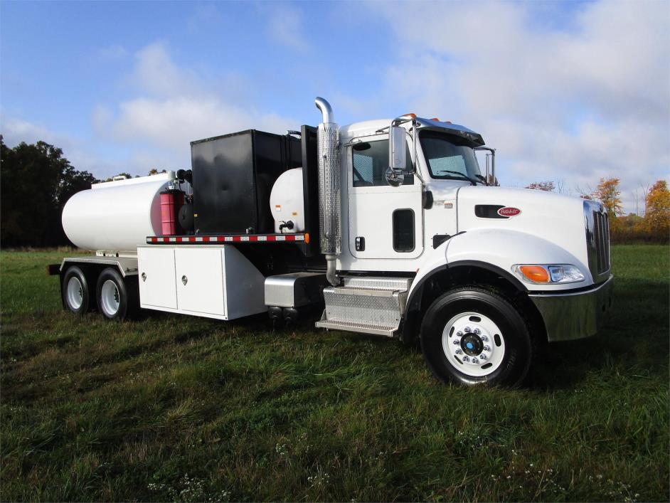 2016 Peterbilt 348  Fuel Truck - Lube Truck