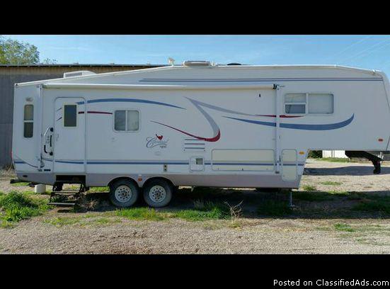 2003 Forest River Cardinal 30 ft 5th wheel
