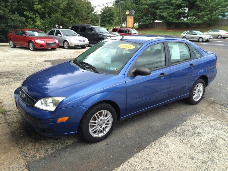 2005 Ford Focus 4dr Sdn ZX4 S